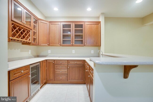 Building Photo - 18353 Fairway Oaks Square