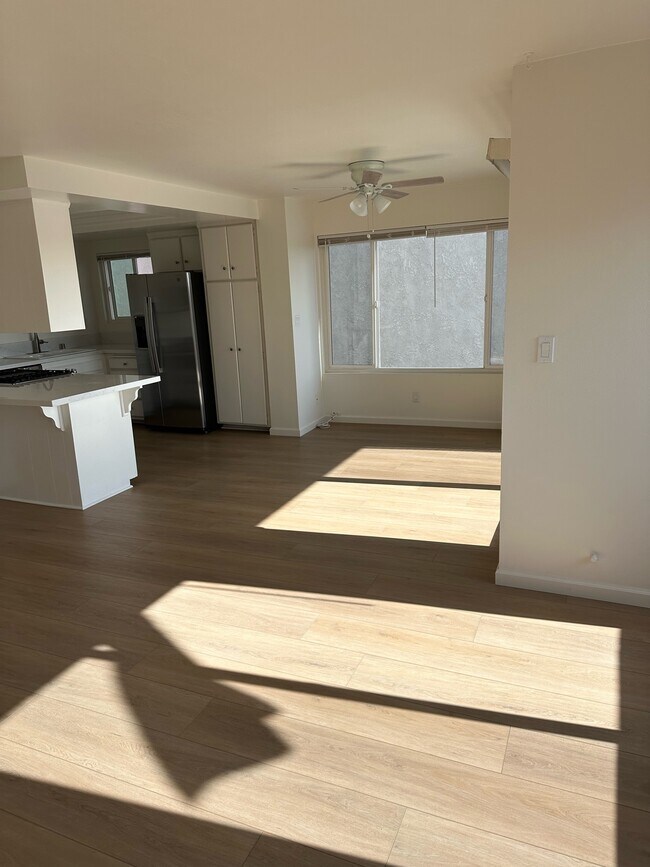 Building Photo - 836 Manhattan Ave