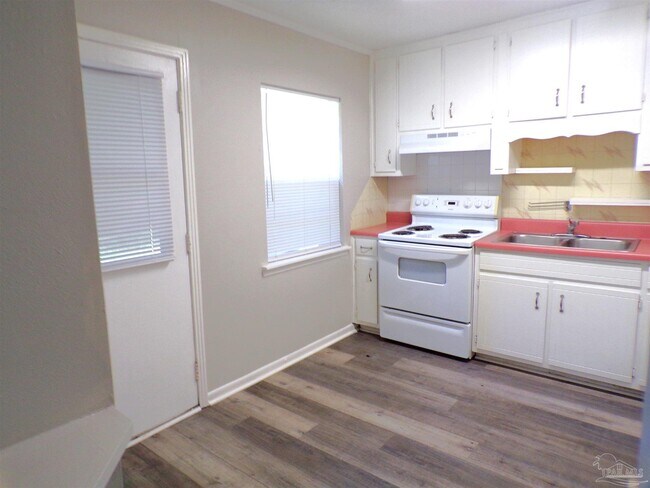 Building Photo - 6861 Melanie Dr