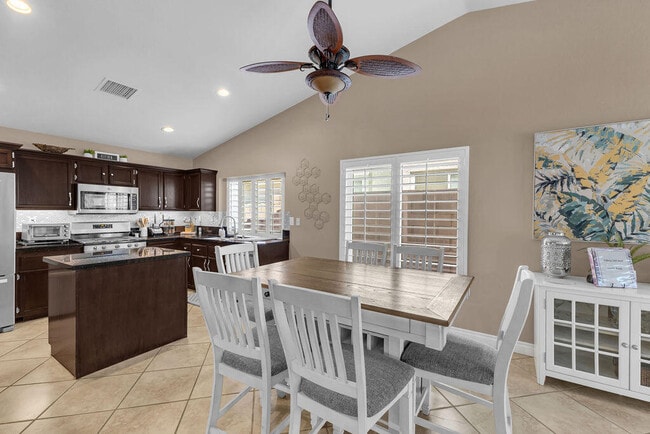 Building Photo - 44310 Villeta Dr