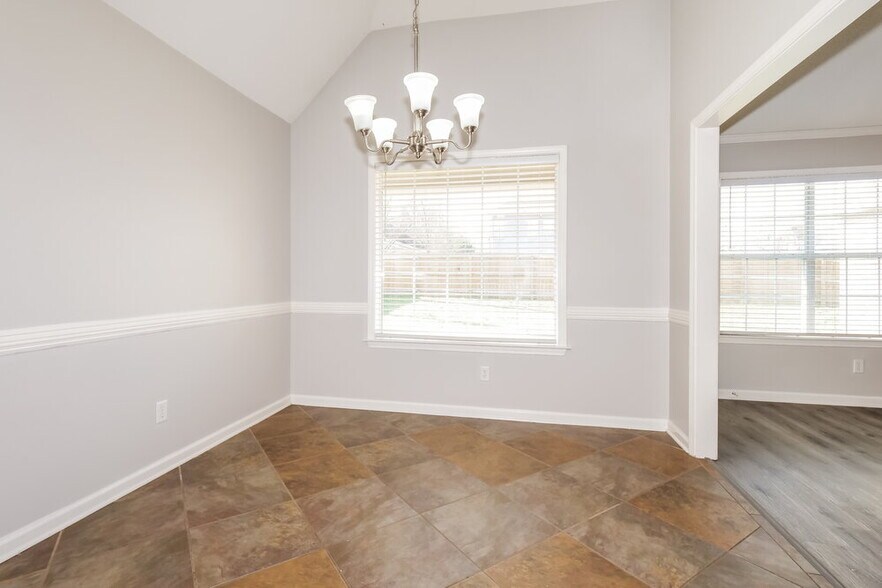 Building Photo - 1303 Chatman Way