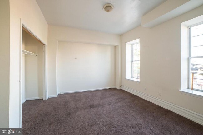 Building Photo - 1850 N 16th St