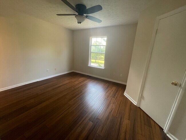 Building Photo - 104 Waterview Dr