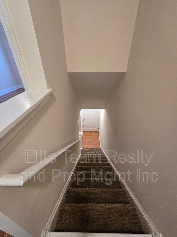 Building Photo - 1207 Green Oaks Ln