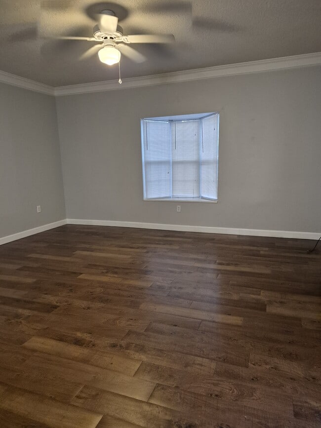 Building Photo - 1921 Gornto Rd