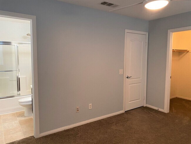 Building Photo - 289 Tiburon Dr