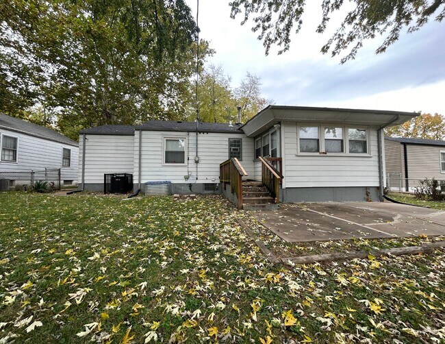 Building Photo - 1337 Odessa Dr