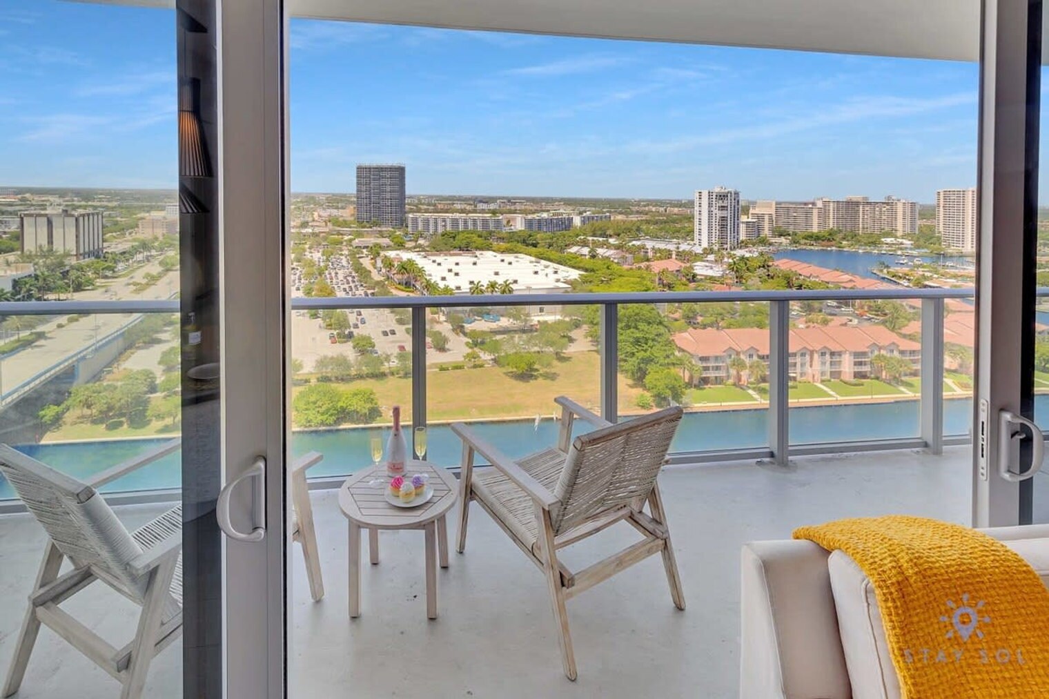 Building Photo - 4010 S Ocean Dr