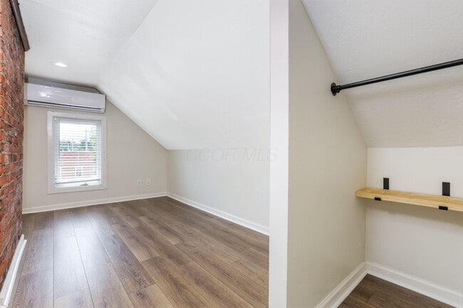 Building Photo - 412 E Oakland Ave