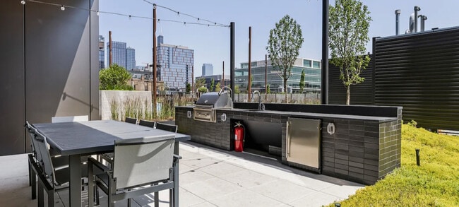 Building Photo - 225 N Elizabeth St