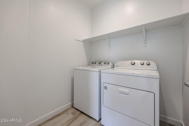 Building Photo - 7680 W Honeysuckle Dr