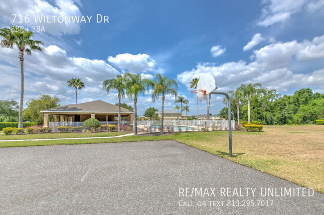 Building Photo - 716 Wiltonway Dr