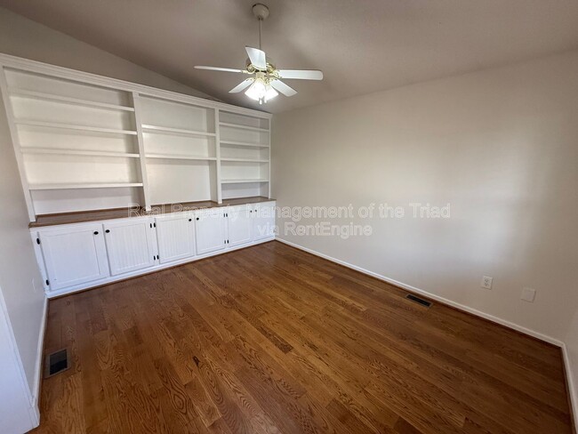 Building Photo - 1921 Bradford St