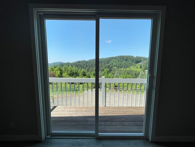 Building Photo - 27 Acres of Private Valley Remodeled Home In Damascus 3Bd/3Ba with Basement!!! Beautiful Deck wit...