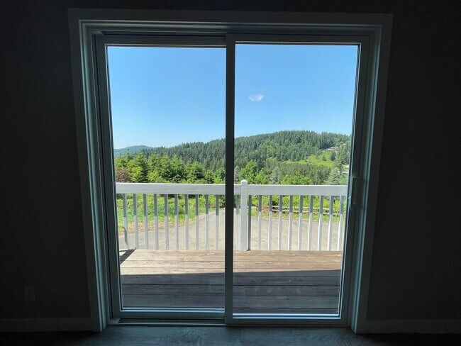 Building Photo - Private Valley Remodeled Home In Damascus 3Bd/2.5Ba with Basement!!! Beautiful Deck with Amazing ...