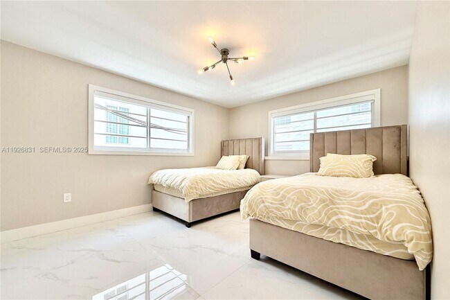 Building Photo - 4122 Collins Ave