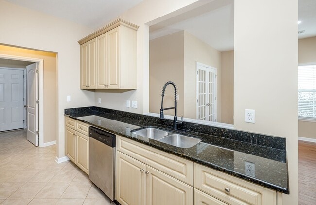 Building Photo - 528 Casey Ct