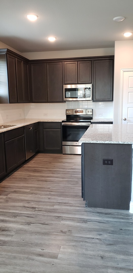 Building Photo - 4927 Sanger Cir Dr