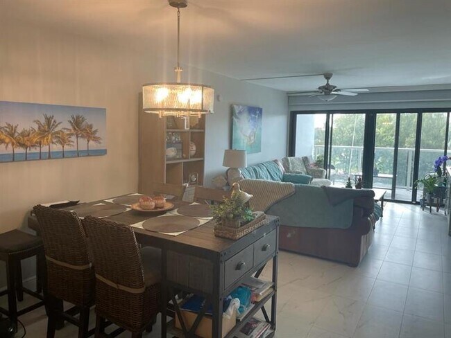 Primary Photo - 1401 N Riverside Dr