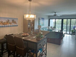 Building Photo - 1401 N Riverside Dr