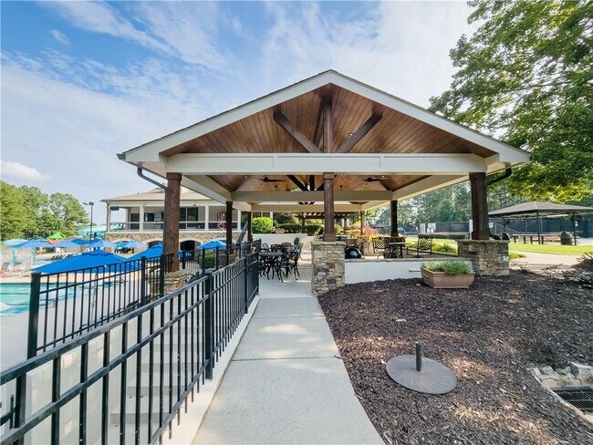 Building Photo - 7335 Craigleith Dr