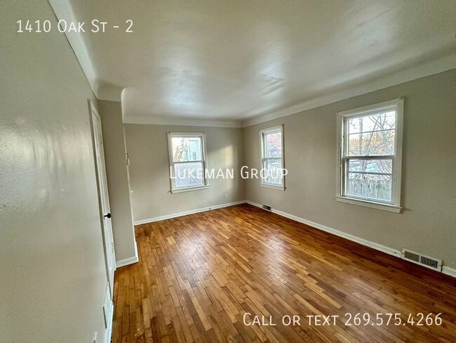 Building Photo - 1 Bedroom, 1 Bathroom - Vine Neighborhood ...