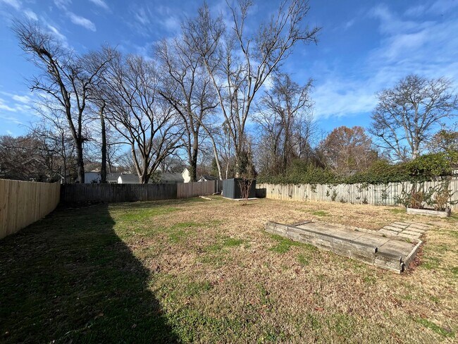 Building Photo - Pet Friendly Home with Fenced Yard in Sylvan Park, 3 Bedrooms/ 1 Bath, Minutes to the Greenway