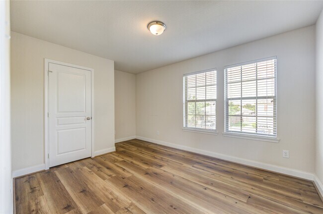 Building Photo - 5319 Fossil Stone Ln