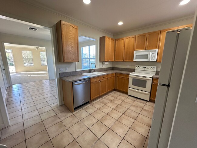 Building Photo - 2 Story Townhome ON SOUTHWOOD'S GOLF COURSE!