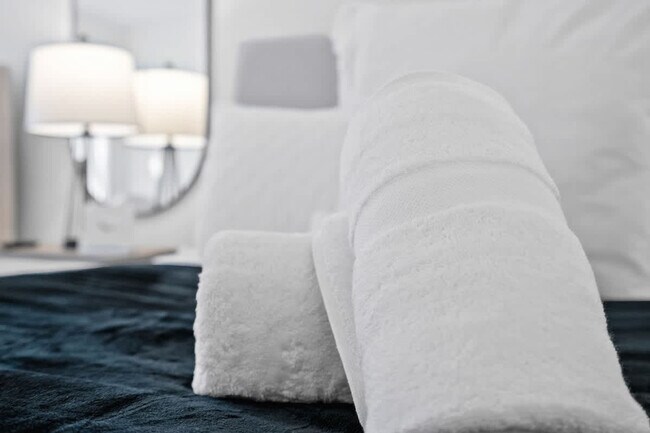 Building Photo - 704 NE 2nd St