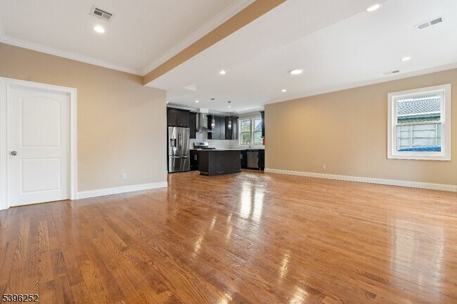 Building Photo - 57 Elm St