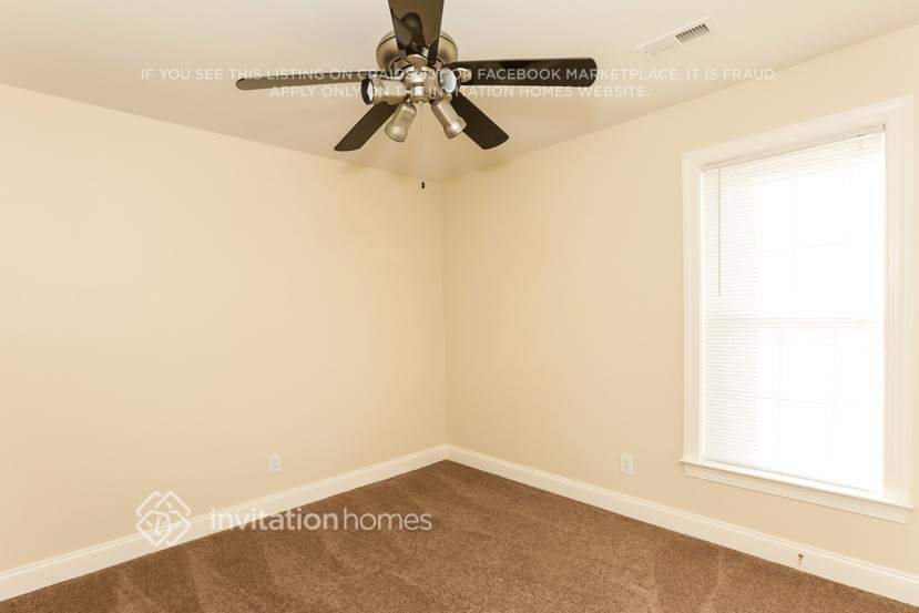 Building Photo - 1704 Crestgate Dr