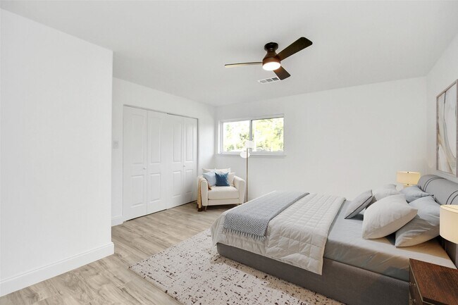 Building Photo - 6035 Cartagena St