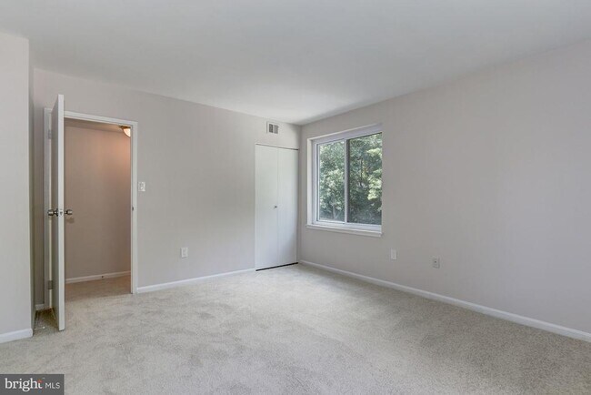 Building Photo - 9708 Kingsbridge Dr