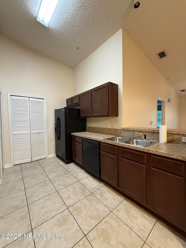 Building Photo - 2564 Golden Lake Loop