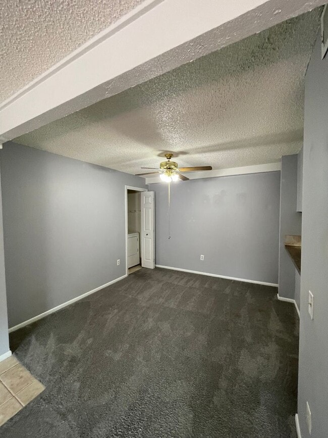 Building Photo - 2B/1B Upper Level Condo in Cottonwood Vill...