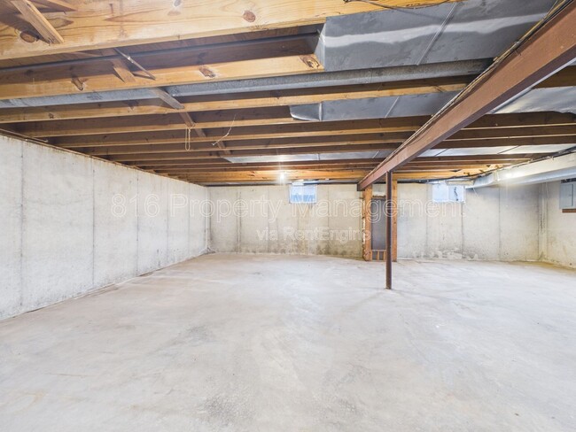 Building Photo - 3929 S Carriage Ln