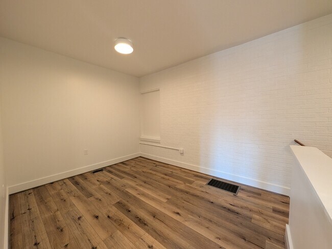 Building Photo - 5900 Fort Ave