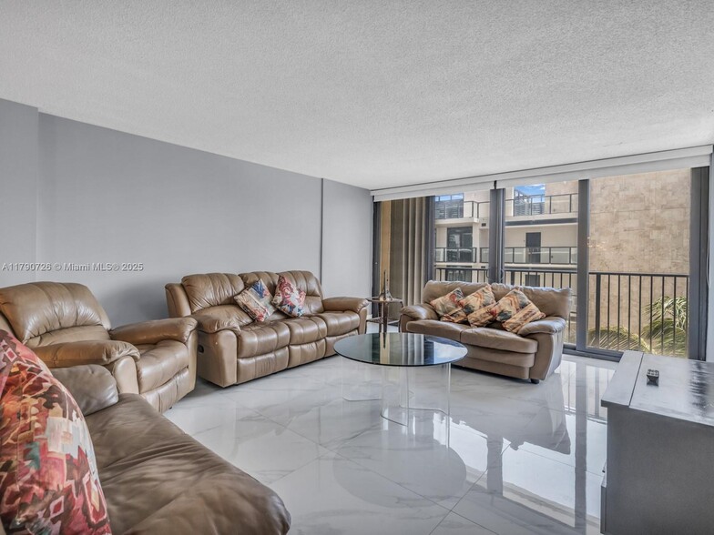 Building Photo - 2101 S Ocean Dr