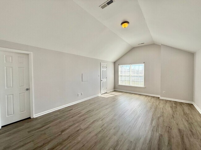 Building Photo - Updated 4BD, 2.5BA Raleigh Home With Easy ...