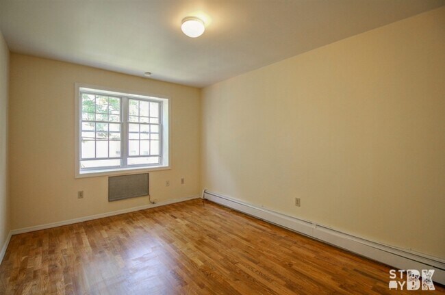 Building Photo - 245 Skillman Ave