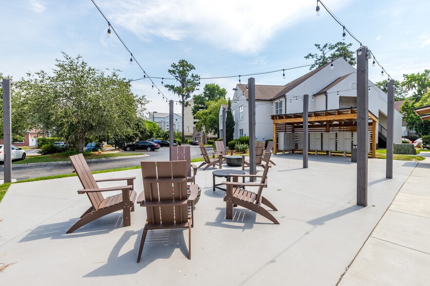 Outdoor Lounge Area - The Spoke Savannah