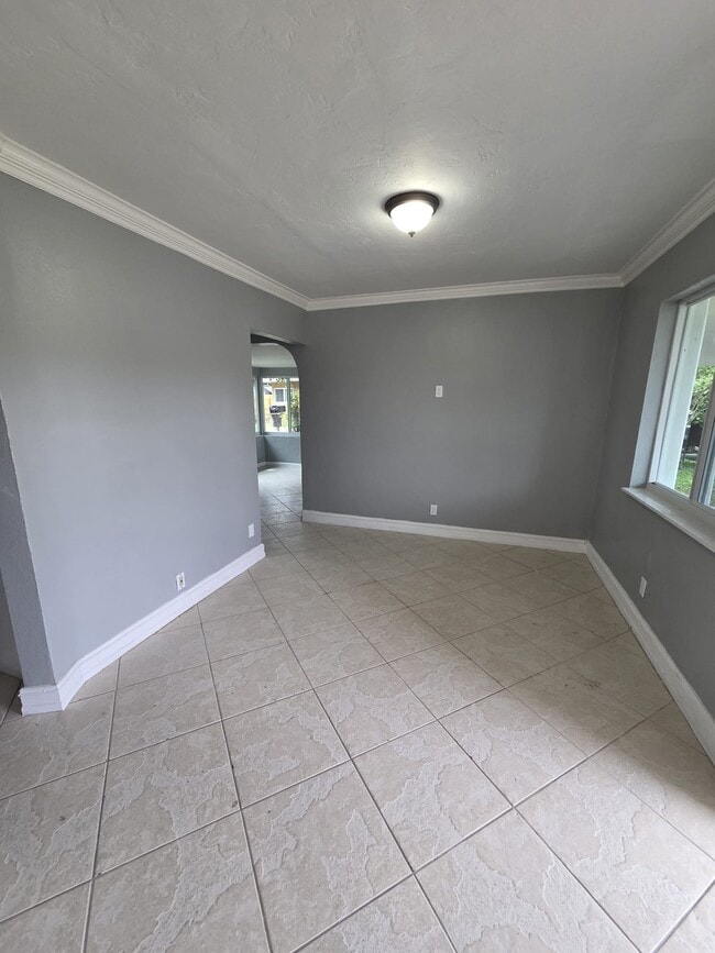 Building Photo - 5720 Cleveland St