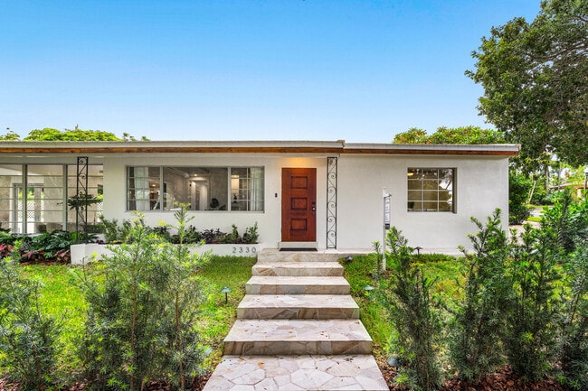 Building Photo - 2330 Lake Ave