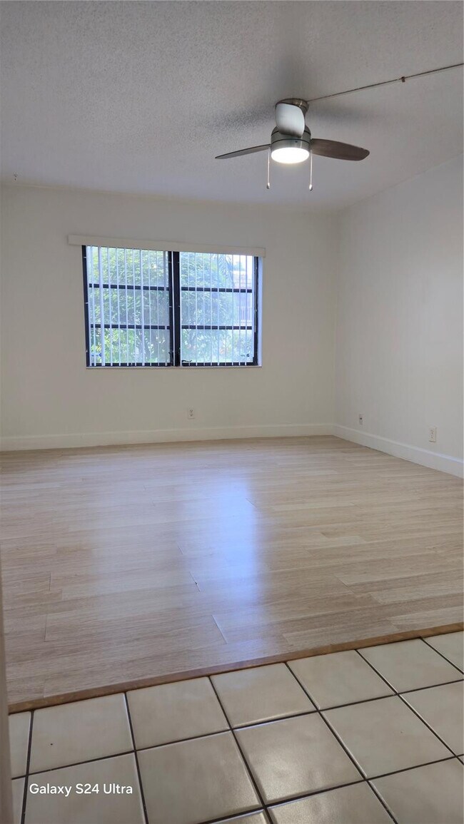 Building Photo - 3111 Oakland Shores Dr