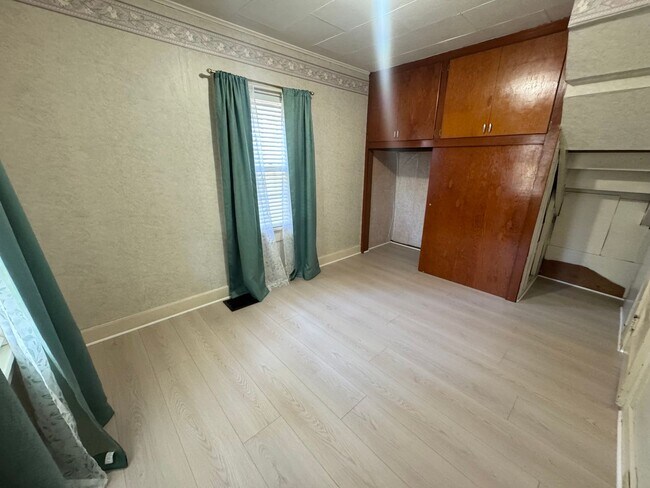 Building Photo - Spacious & Updated Home with Bonus Room, Large Basement, & Garage