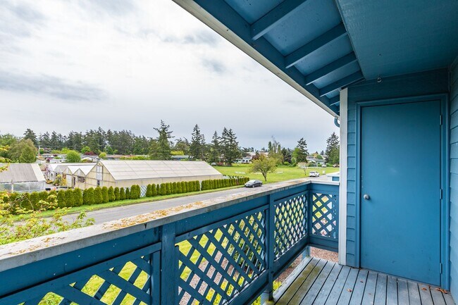 Building Photo - Recently Updated 2-Bedroom 2nd Floor Condo