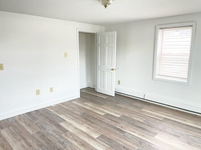 Building Photo - 28 Wyman St