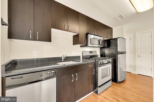 Building Photo - 475 K St NW