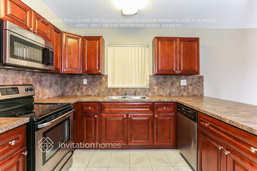 Building Photo - 5790 SW 156th Ct